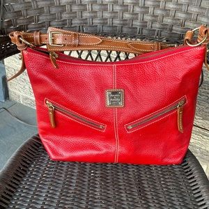 DOONEY & BOURKE RED PEBBLED LEATHER SHOULDER BAG/HOBO PURSE. 2 ZIPPERED POCKETS